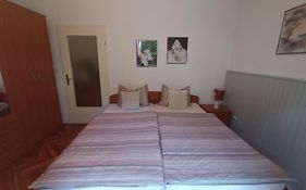 Cornelia Apartment